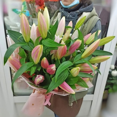 Букет с 7 розовыми лилиями