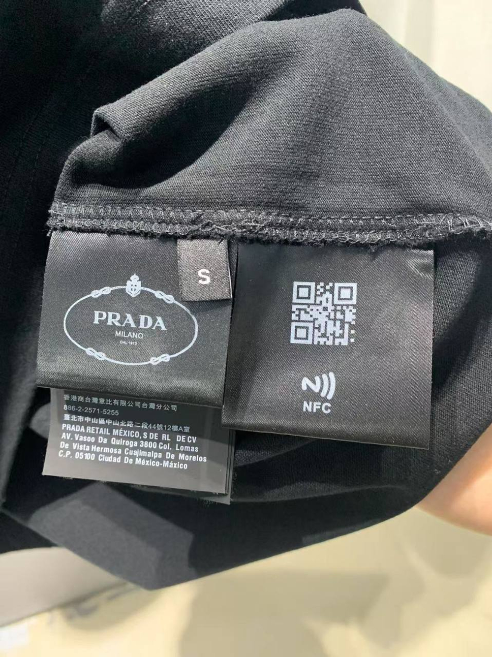 Футболка Prada