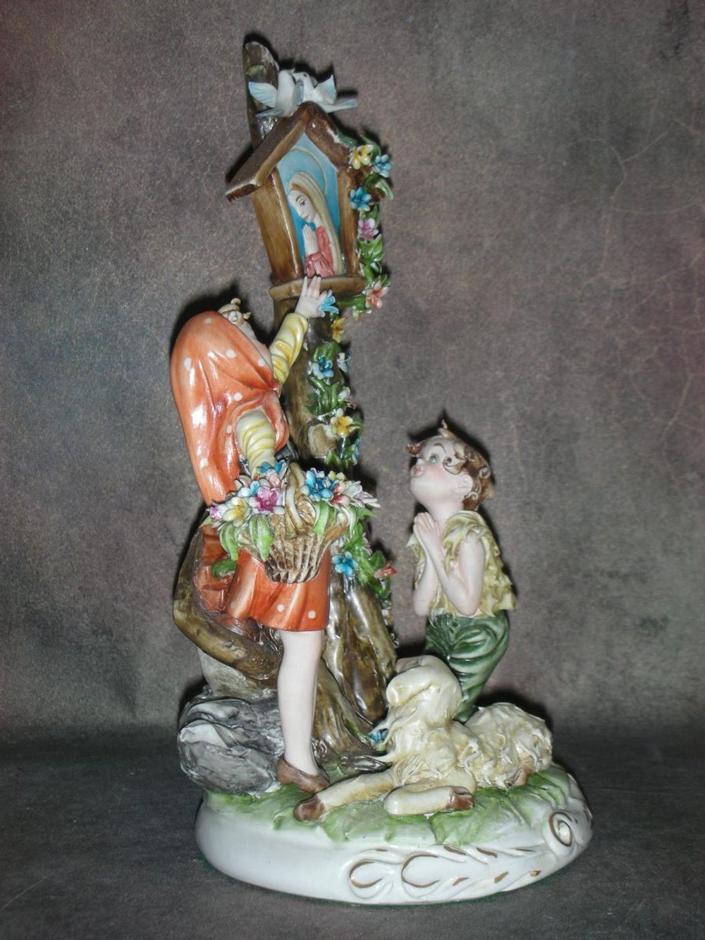 Статуэтка. Фарфор. Молитва. Capodimonte. Италия