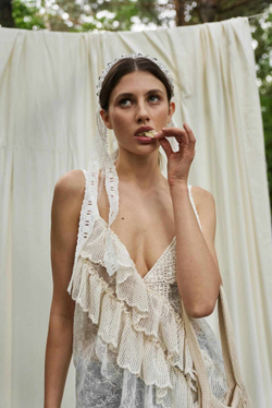 Асимметричный топ на бретелях