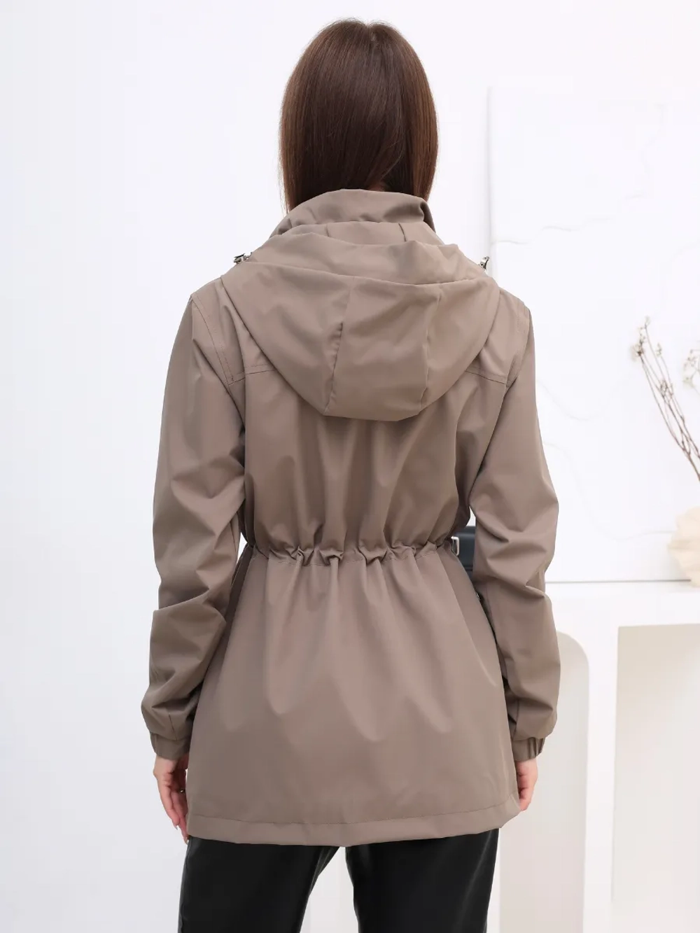 Ветровка с капюшоном удлиненная
