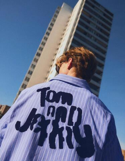 BERSHKA Рубашка с коротким рукавом «Tom & Jerry», светло-голубой