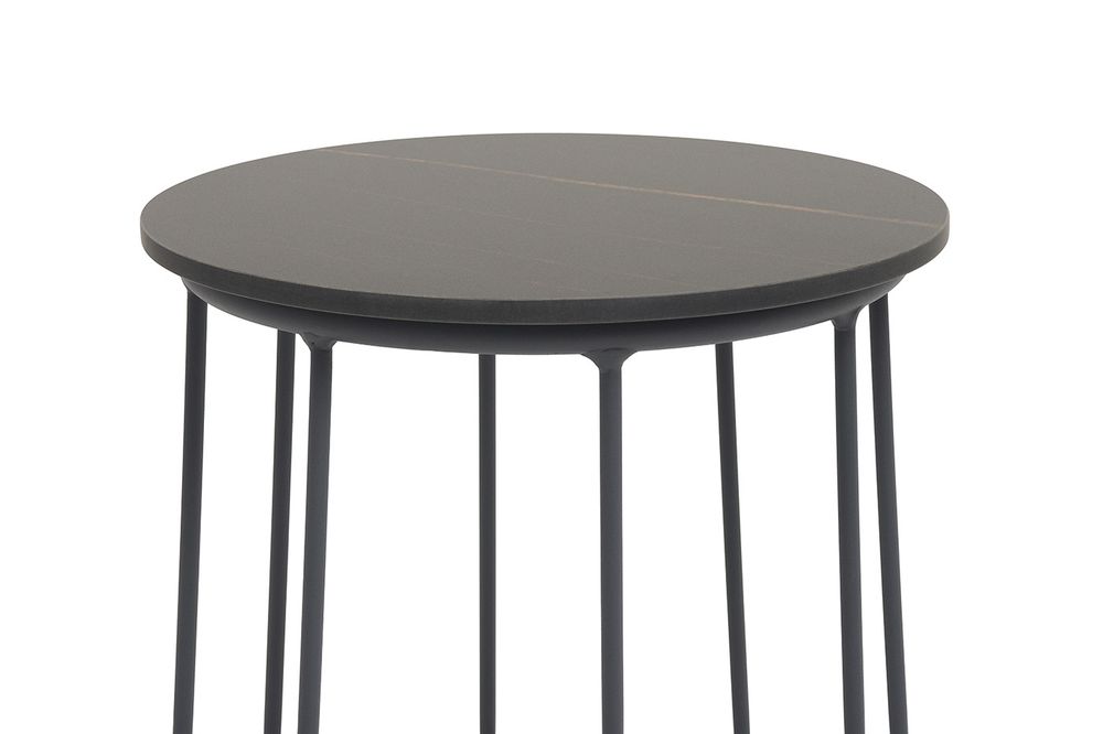 "Эквадор" журнальный стол из HPL круглый Ø40 H55, каркас из алюминия темно-серый (RAL 7024) муар, цвет столешницы "черный мрамор"