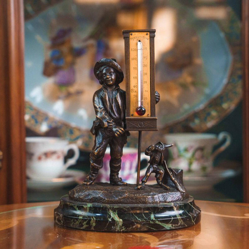 Жанровая композиция с термометром «Мальчик с шарманкой»