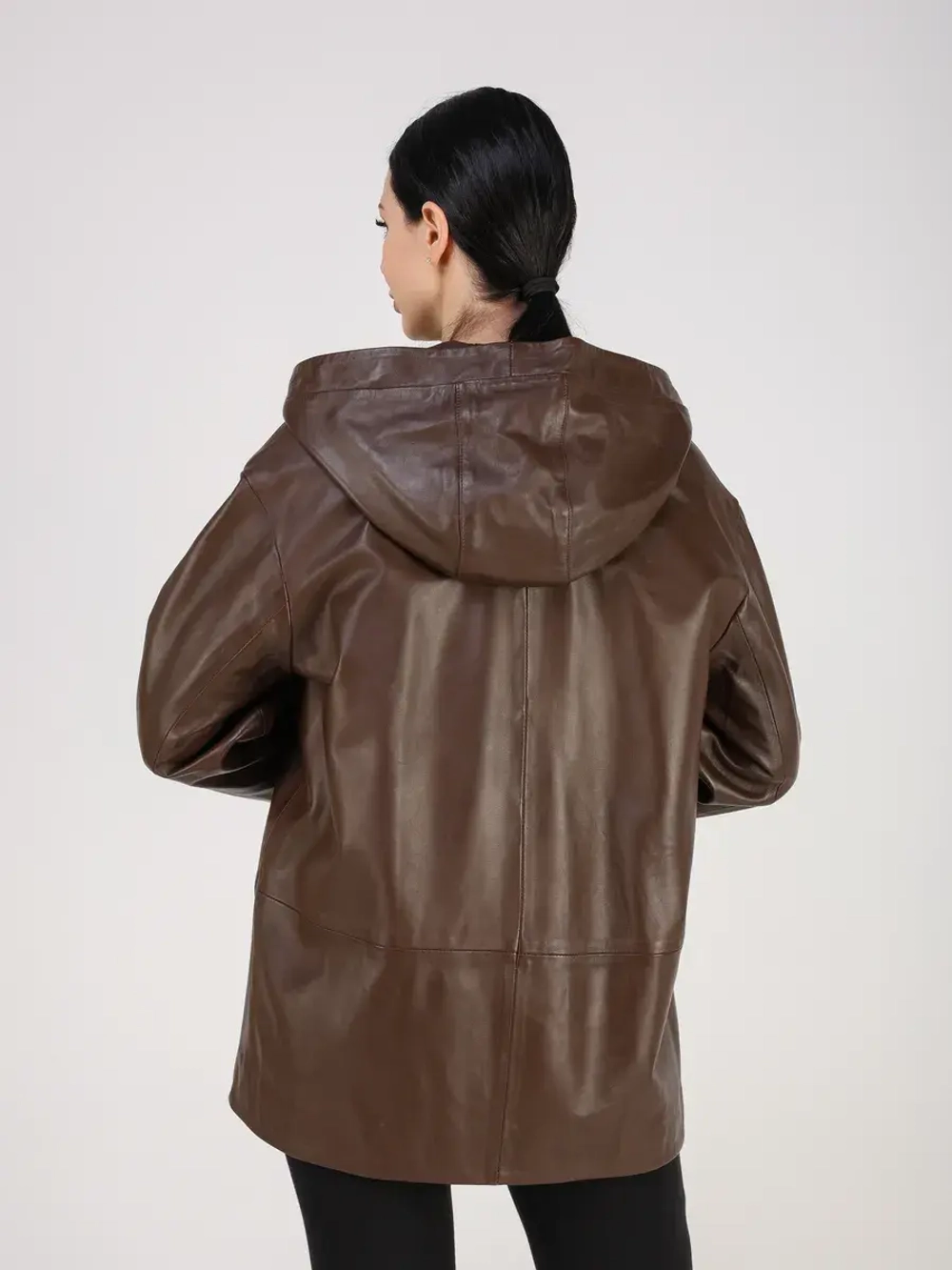 Кожаная куртка демисезонная с капюшоном