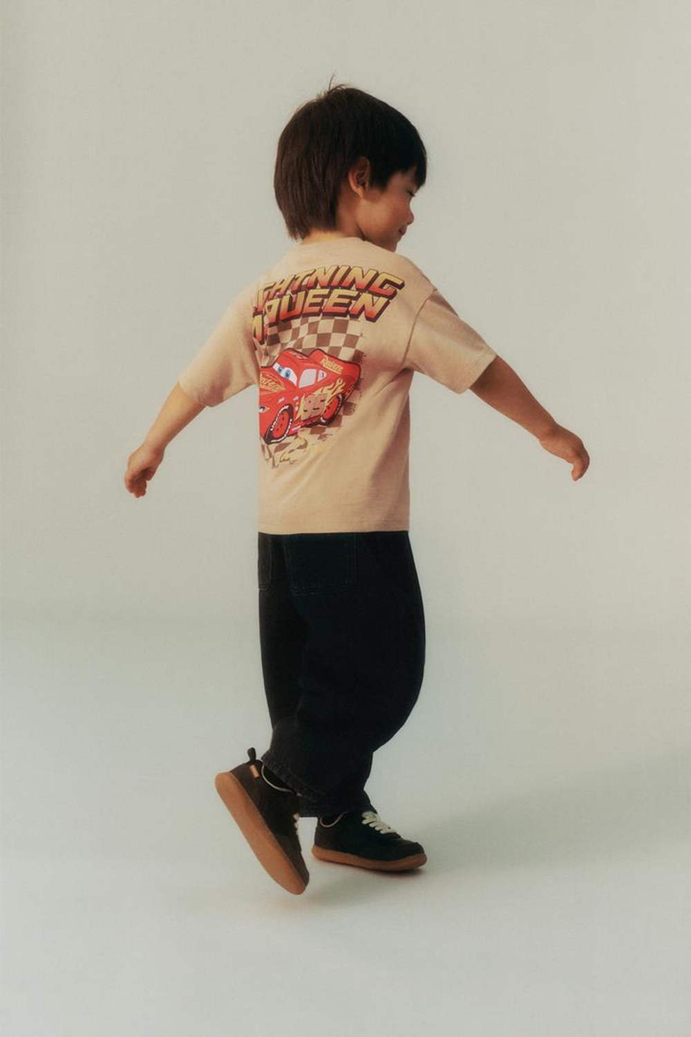 ZARA ФУТБОЛКА CARS RAYO MCQUEEN © DISNEY, СВЕТЛО-КОРИЧНЕВЫЙ