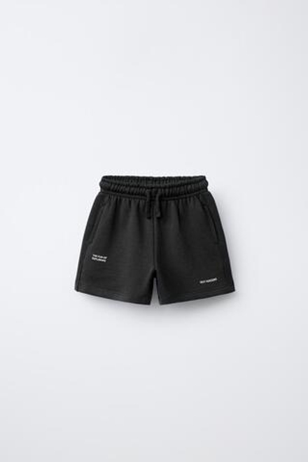 ZARA ШОРТЫ-БЕРМУДЫ БАЗОВЫЕ С ТЕКСТОВЫМ ПРИНТОМ, ЧЕРНЫЙ