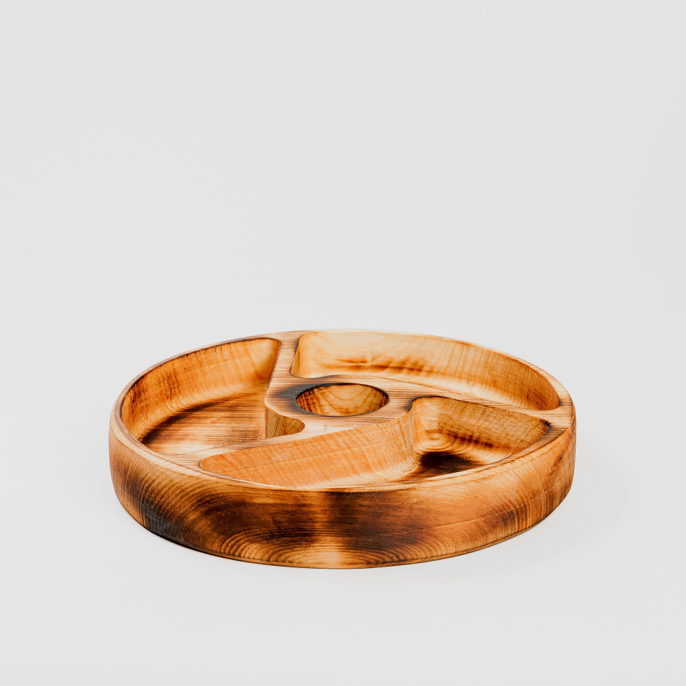 Деревянная менажница с 4 отсеками из кедра