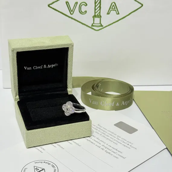 Кольцо Van Cleef & Arpels Alhambra