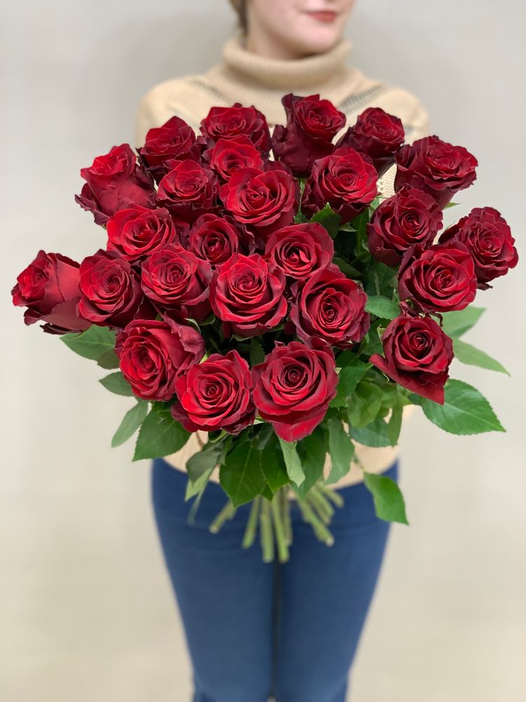 Букет 25 красных роз Эквадор 60см в ленте