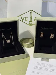 Подвеска VAN CLEEF & ARPELS Perlee Clover