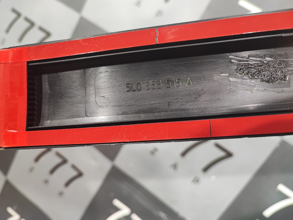 Накладка двери передней левой Skoda Yeti Новая Оригинал 5L0853515A