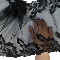 Вышивка на сетке черная/блеск 28 см