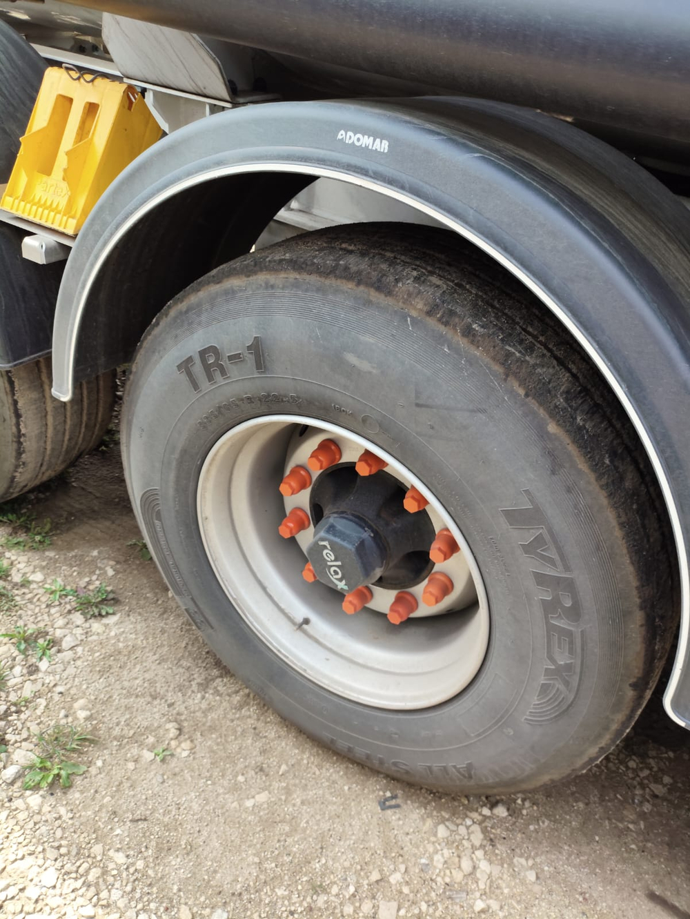FoxTank 8777 Полуприцеп цистерна 877721 (светлые нефтепродукты)