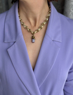 Колье из гальванических цепей с тонированным кварцем лилового оттенка.