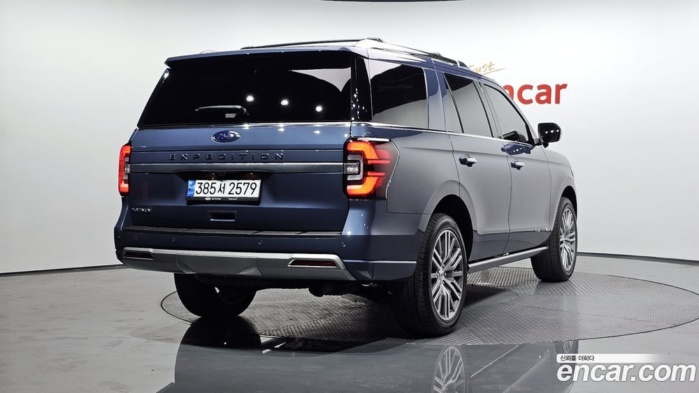 Ford Expedition Platinum 4WD (12.2022)