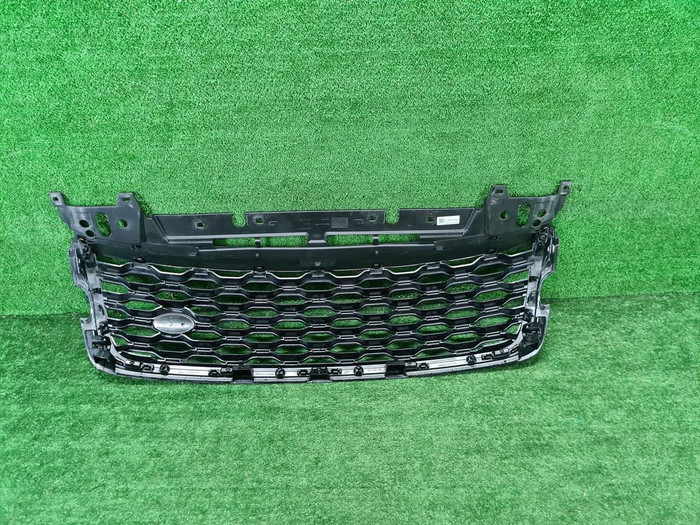 Решетка радиатора Range Rover Velar (2017-2023)