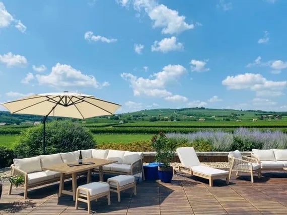 Шезлонг Rimini из массива акации с бежевым матрасом