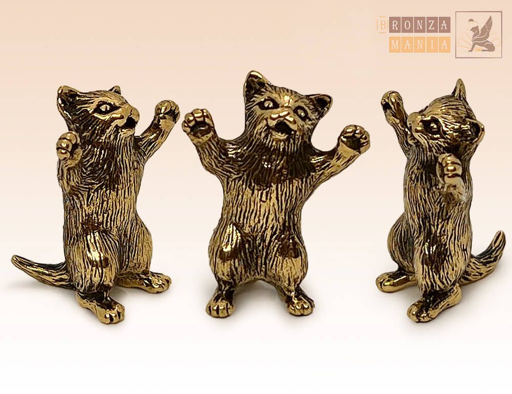 фигурка Котенок играет