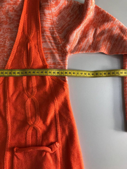 Джемпер яркого цвета из шерсти, визуально на 44/46 размер