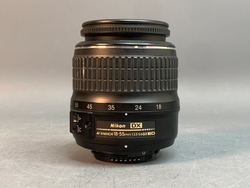 Nikon D40 kit 18-55mm 3.5-5.6G II ED 8.800 кадров