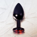 Черный анальный плаг 8,2см с кристаллом красного цвета ToyFa Metal 717008-59