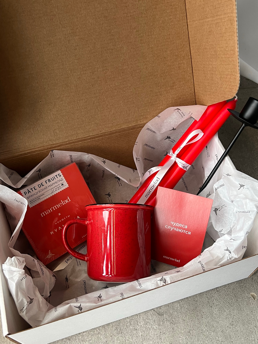 Новогодний бокс- мармелад, кружка, свечи и подсвечник