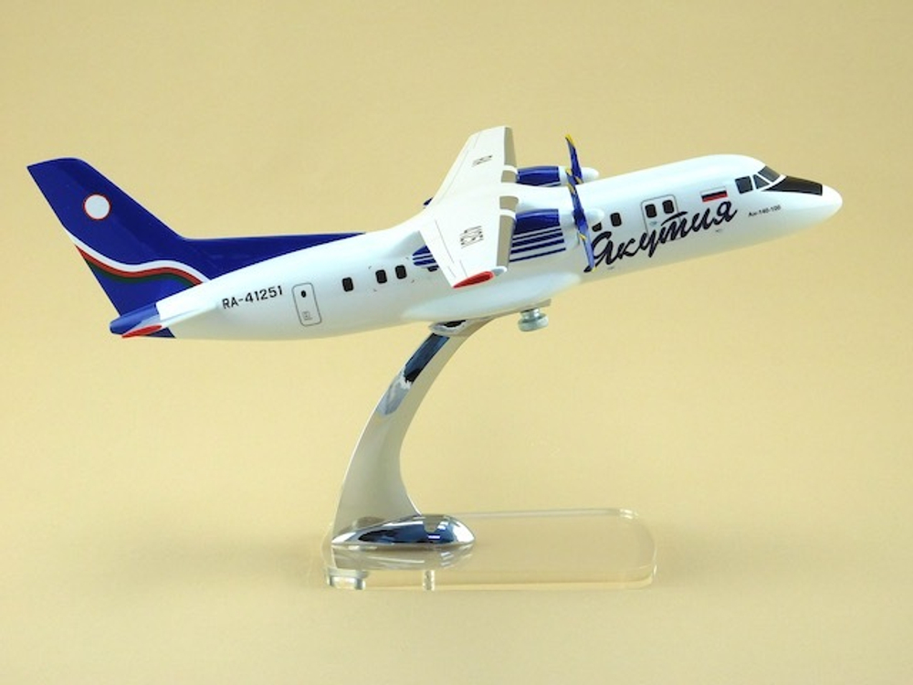 Модель самолета Ан-140-100 (М1:72, Якутия)