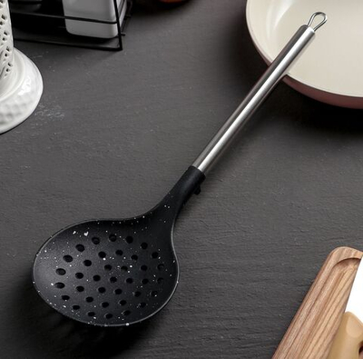 Черная шумовка «Фернан» - 34 см.