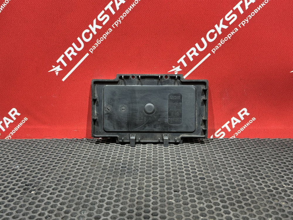 Крышка блока силовых предохранителей