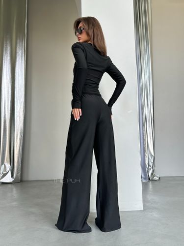 Черный трикотажный костюм из вискозы