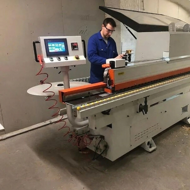 Помощник мебельщика