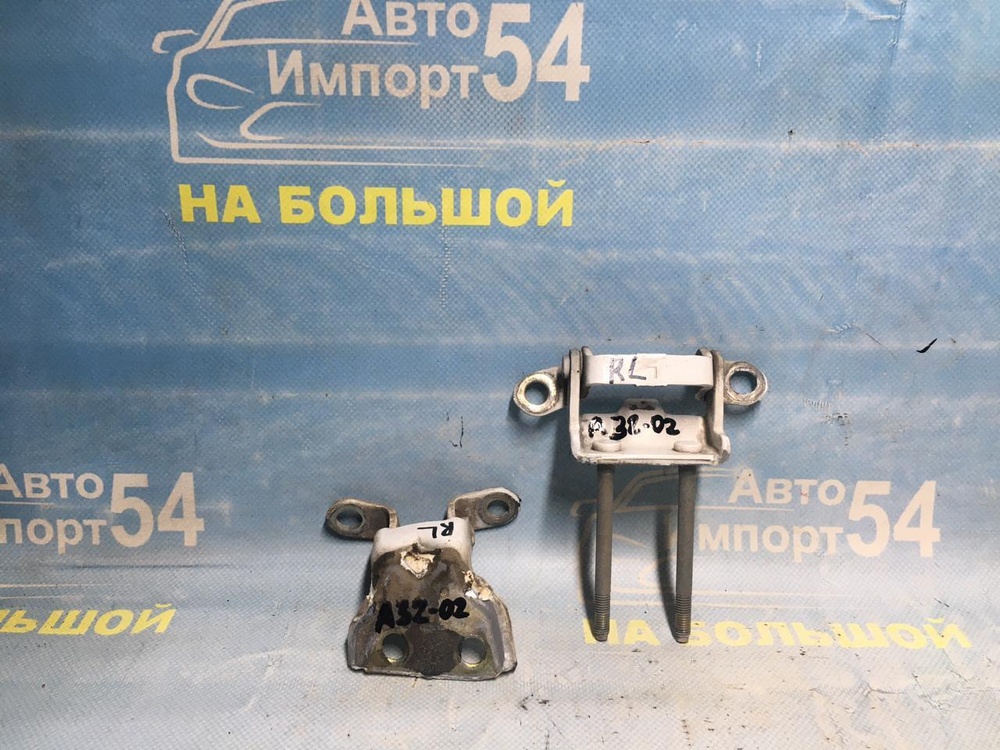 Петля двери задней левой NISSAN MAXIMA 1999
