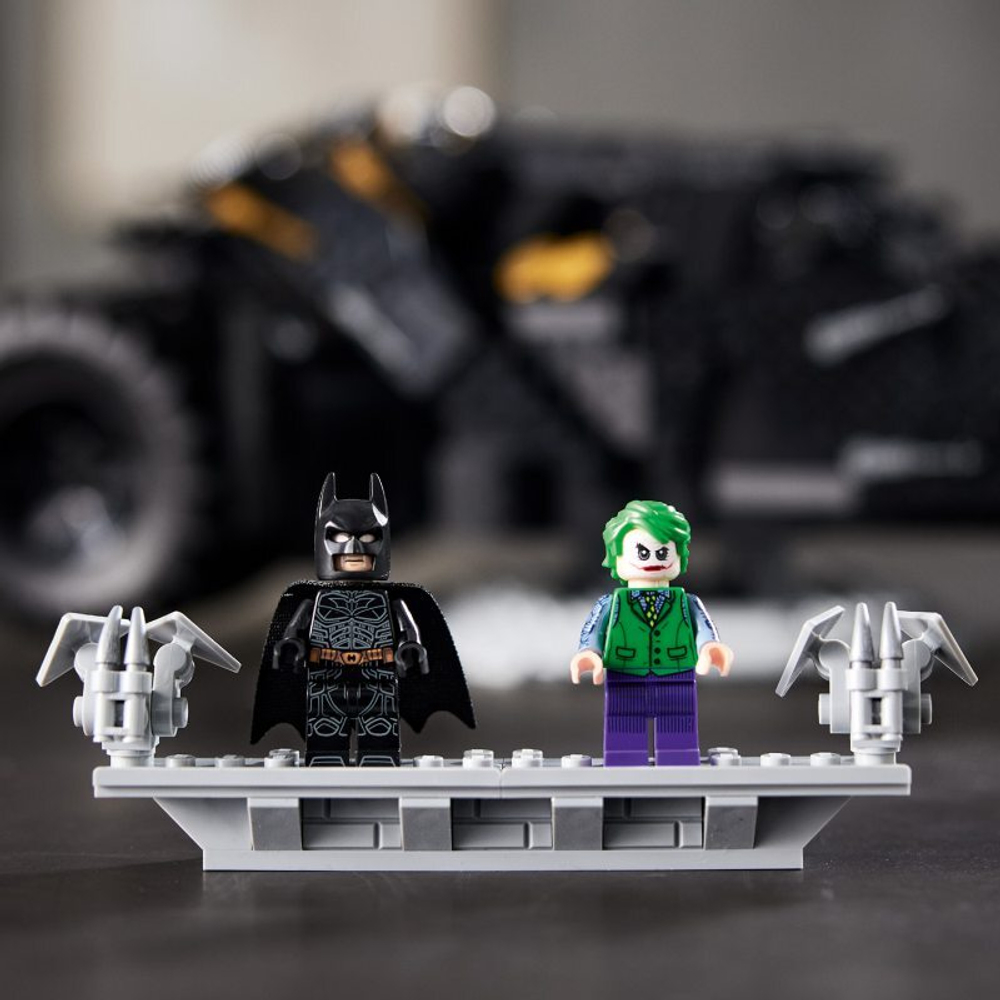 Конструктор LEGO Super Heroes Бэтмобиль Тумблер 76240