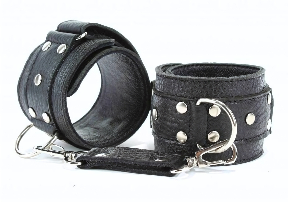 Чёрные кожаные наручники (Цвет: черный)