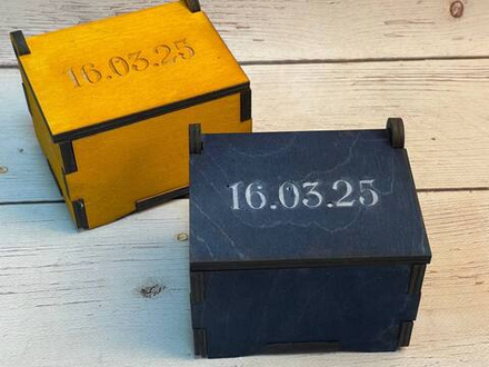 Музыкальная именная деревянная шкатулка-шарманка из фанеры 11х9х8 см с гравировкой под заказ и с заводным ручным механизмом (мелодия по каталогу)