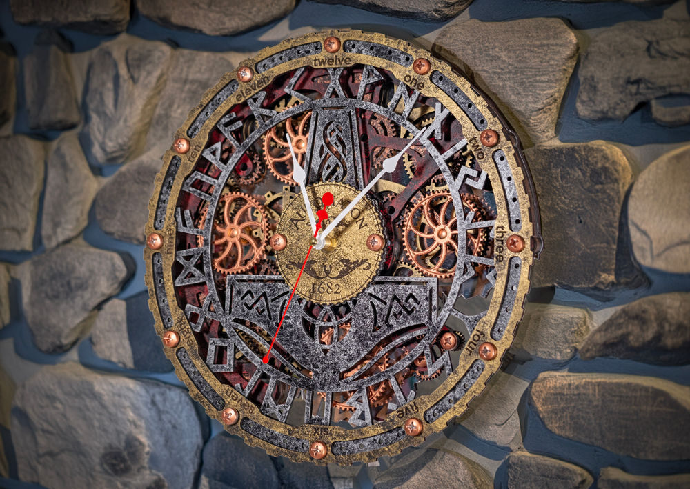 Часы настенные Автоматон Мьёльнир (Mjöllnir)