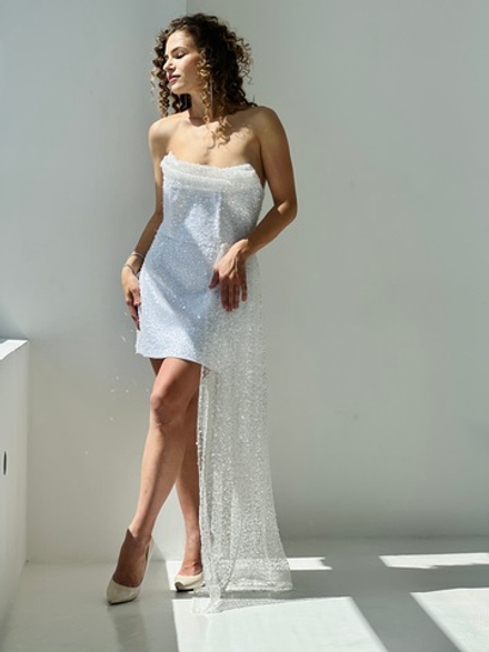 Платье со съемным шлейфом