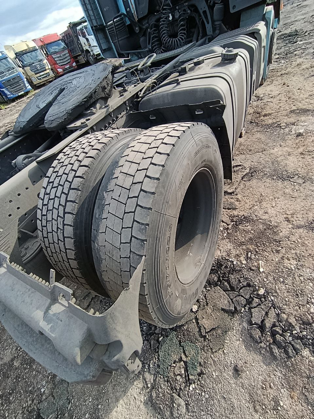 Shacman (Shaanxi) SX* 4x2 Седельный тягач SX4188YY381 (Дизельный, 12,5 л, 473 л.с., МТ)