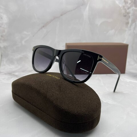 Солнцезащитные очки Tom Ford