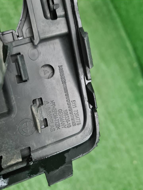 Решетка переднего бампера правая BMW X1 F48 15-19