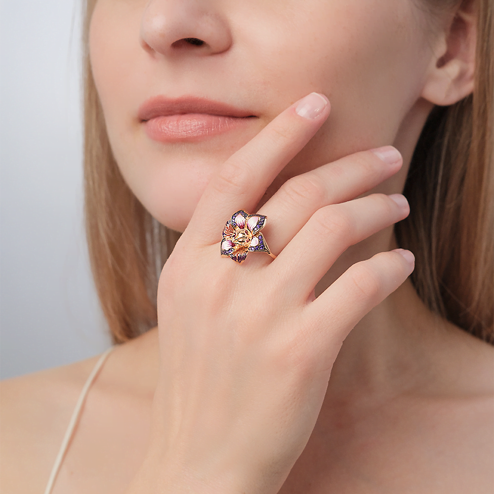 Кольцо «Гардения» из красного золота с фианитами и эмалью