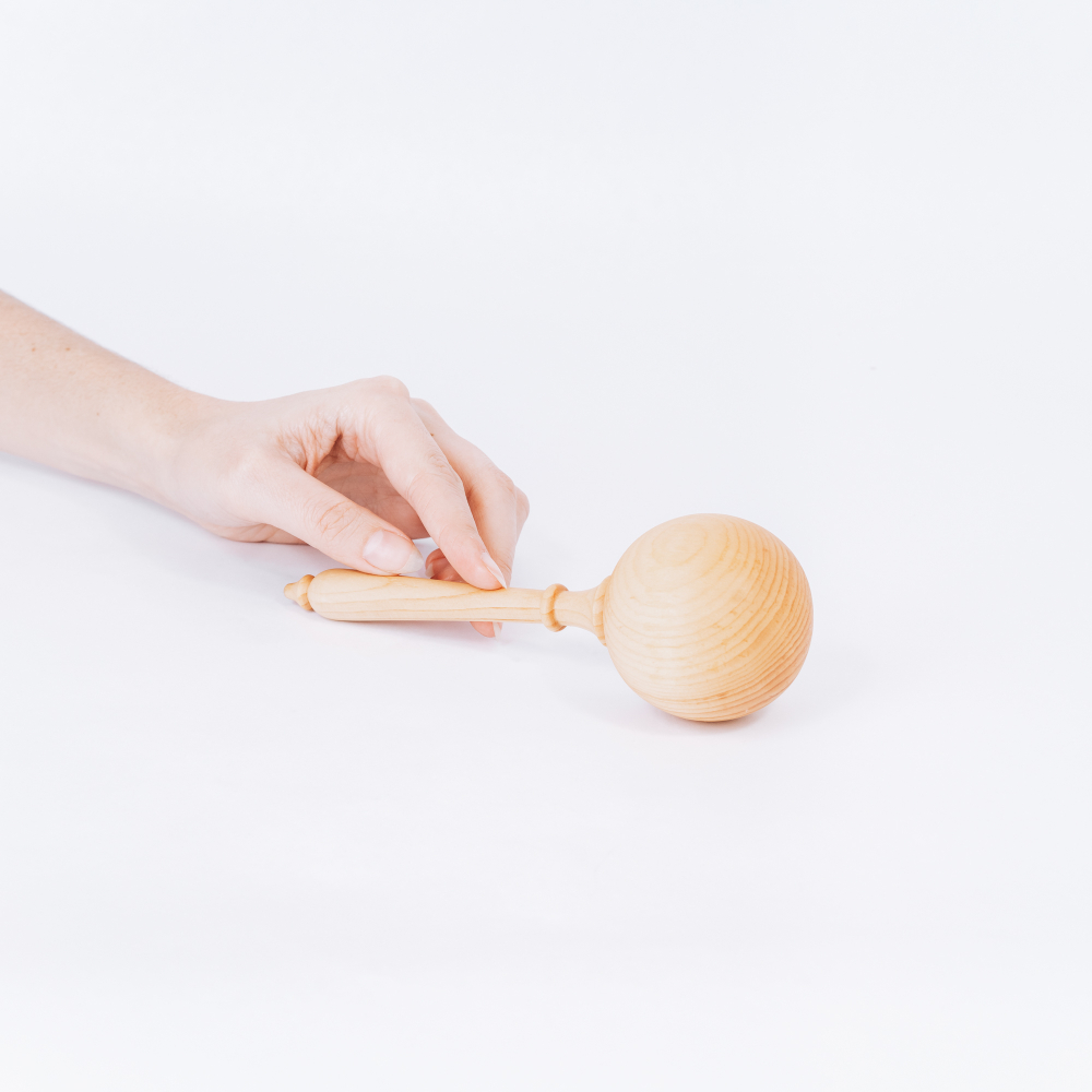 Деревянная погремушка из кедра с наполнением из пшена. WT5