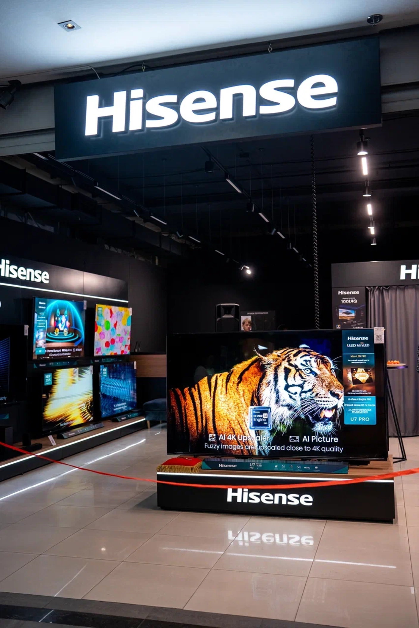Открытие магазина Hisense в формате shop-in-shop