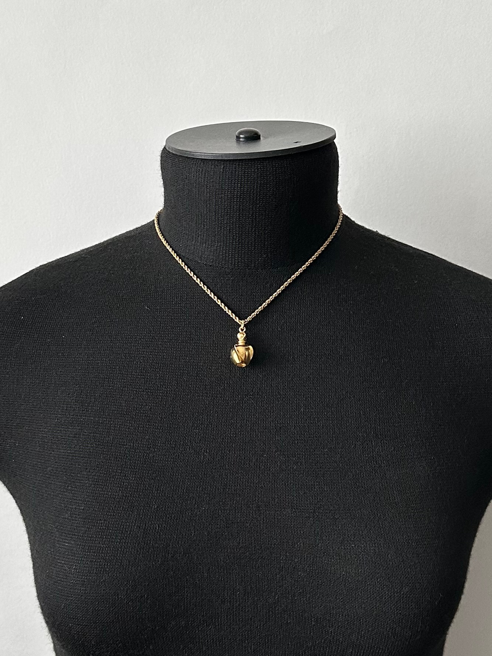 Кулон в виде флакона духов Poison Christian Dior