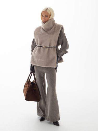 Серая манишка из эко-меха с поясом