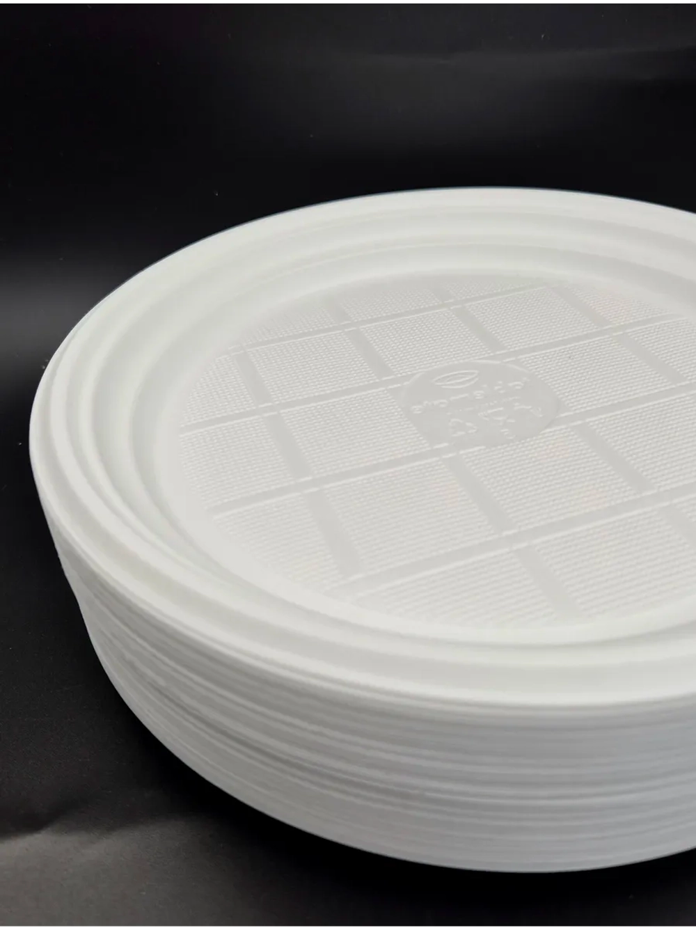 Пластиковая одноразовая тарелка 205 мм 100 шт для праздника