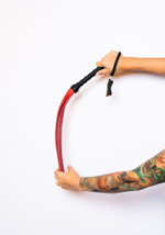 Черно-красный флоггер Scandal из натуральной кожи - 60 см. (Цвет: черный)