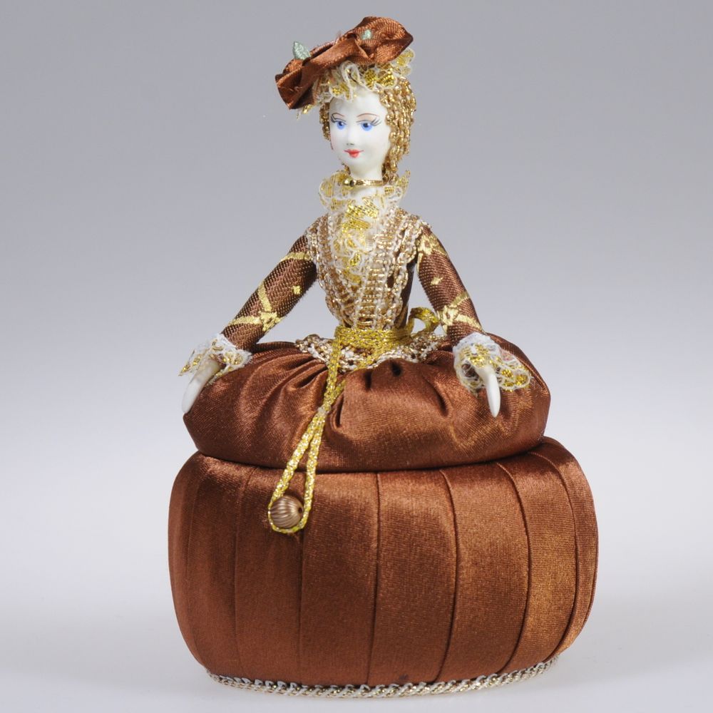 коричневый