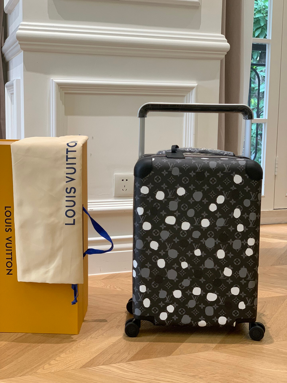 Louis Vuitton Horizon 55 Suitcase
